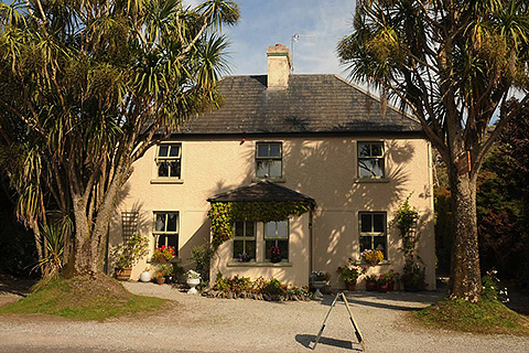 Traveller's Rest, Caherdaniel. County Kerry | Front of the Traveller's Rest Hostel