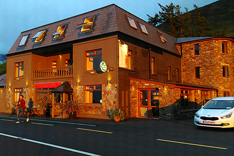 Cáitín's Pub & Accommodation, Kells. County Kerry | Front of Caitin's