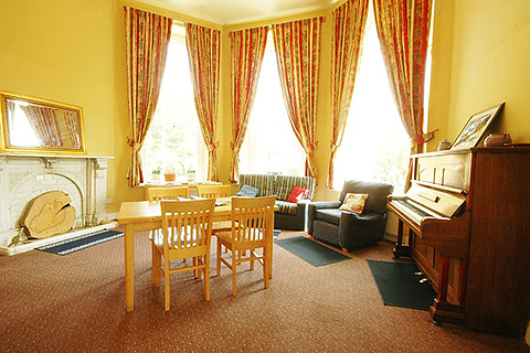 Killarney International Hostel, Killarney. County Kerry | Communal Lounge with Piano