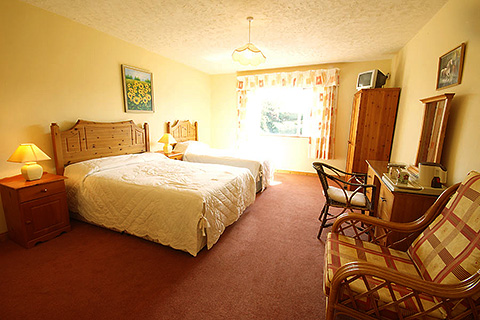 Clifford's Ocean View, Waterville. County Kerry | Family Bedroom