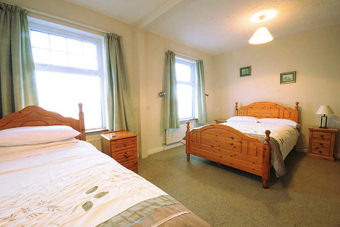 Clifford's Ocean View, Waterville. County Kerry | Family Bedroom